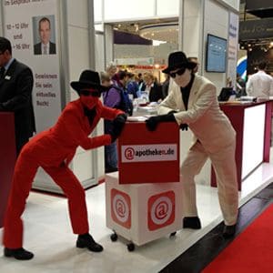 lebende Puppe als Showact auf Messen